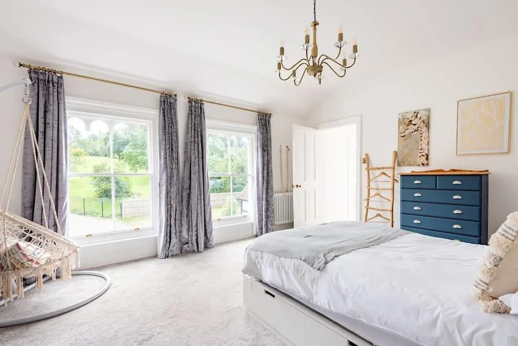 Cotswold Cheltenham, Whole House With Hot Tub Gloucester Villa