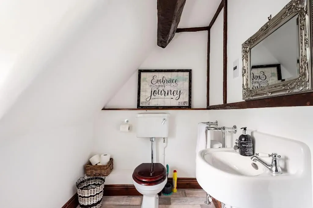 Cotswold Cheltenham, Whole House With Hot Tub Gloucester Villa