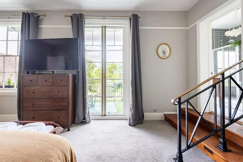 Villa Cotswold Cheltenham, Whole House With Hot Tub Gloucester United Kingdom