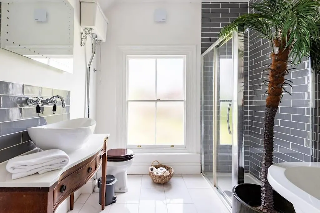 Villa Cotswold Cheltenham, Whole House With Hot Tub Gloucester