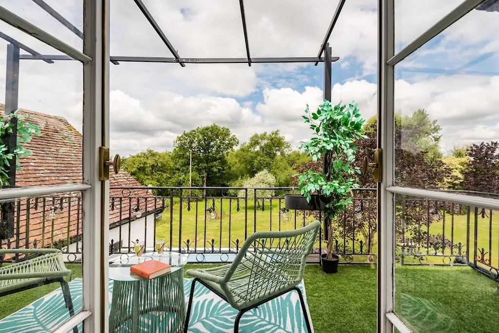 Villa Cotswold Cheltenham, Whole House With Hot Tub Gloucester