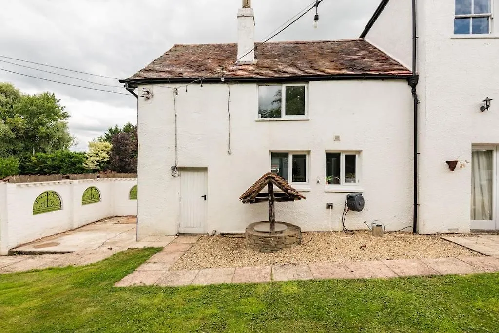 Villa Cotswold Cheltenham, Whole House With Hot Tub Gloucester United Kingdom
