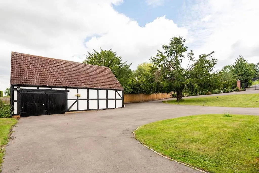 Cotswold Cheltenham, Whole House With Hot Tub Gloucester Villa