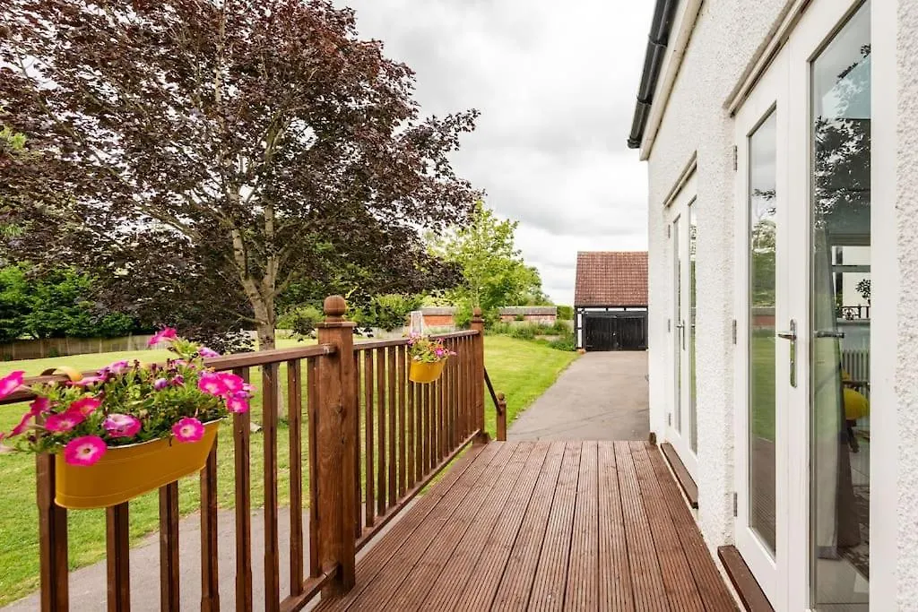 Cotswold Cheltenham, Whole House With Hot Tub Gloucester 0*,  United Kingdom