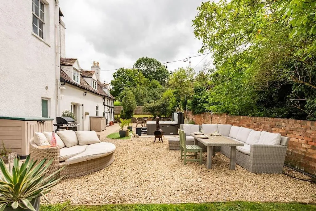 Villa Cotswold Cheltenham, Whole House With Hot Tub Gloucester